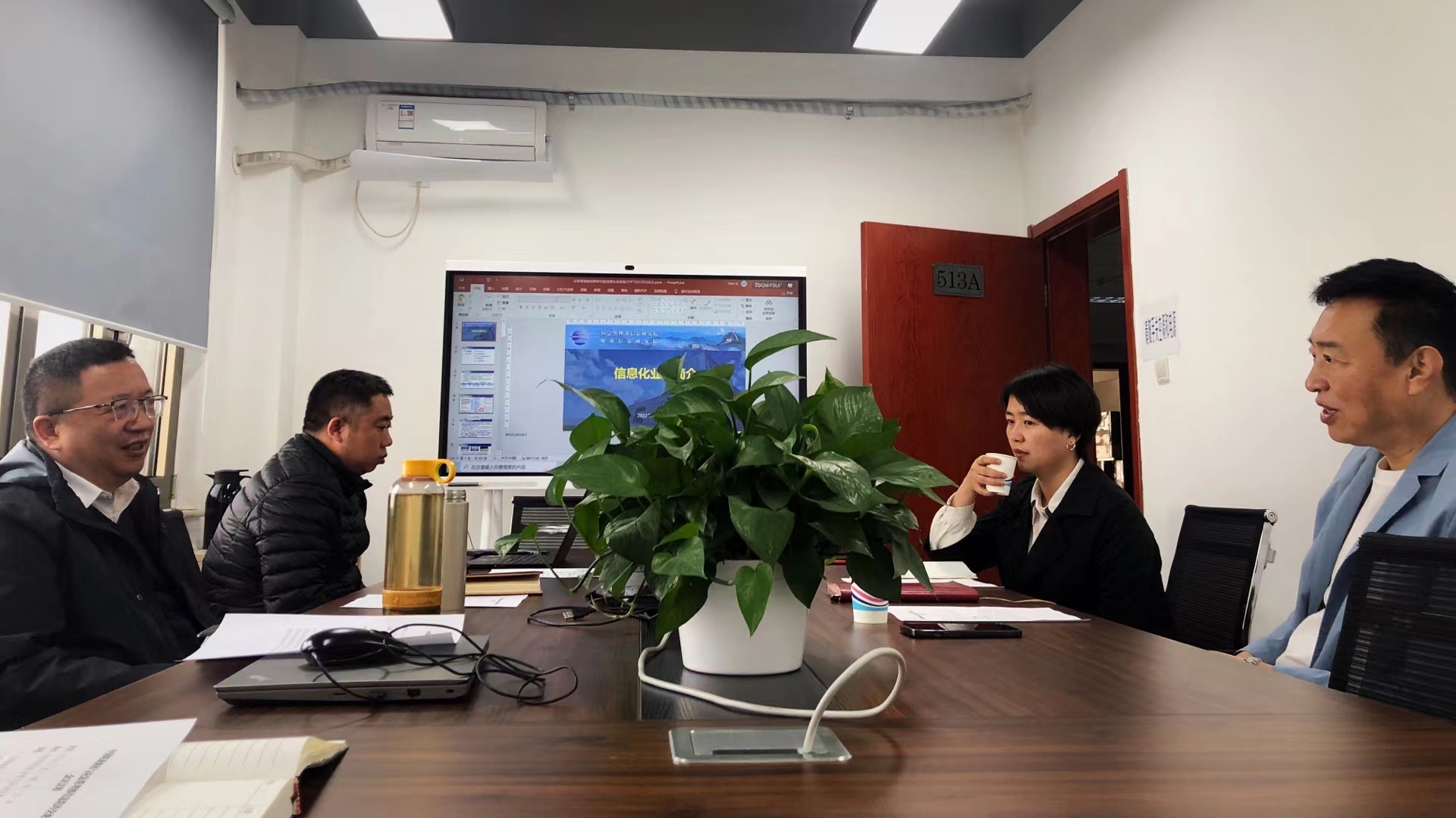 中国联通集团首席科学家范济安到公司座谈交流